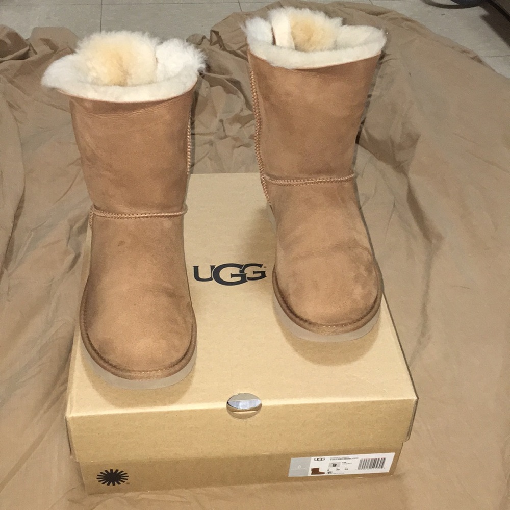 Sunday deal🔥Sold!!! Ugg’s Bailey now stripes sz8.